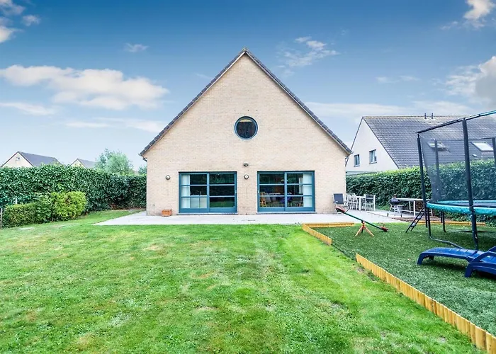 Exotic Villa in Oostende with Garden
